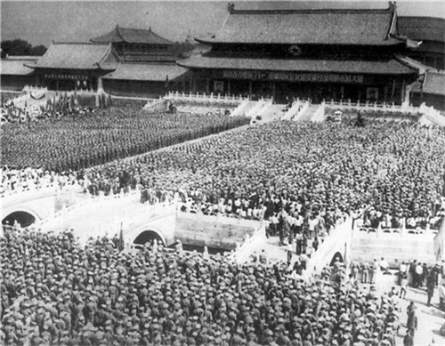 1950年8月1日，新中国成立后的首个建军节，举行了盛大的庆祝大会