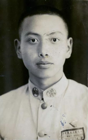 1937年施雅风高中毕业照
