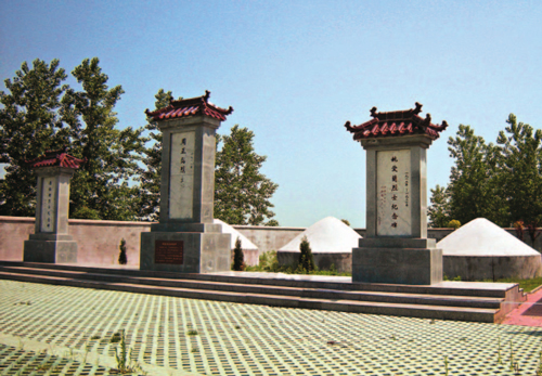 东王三烈士墓