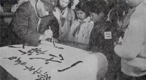1984年4月，唐亮为南京“少年之声报”小记者题词
