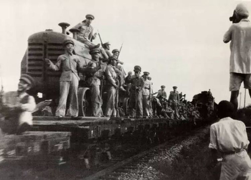 1949年7月1日，经过指战员两个月的苦战，中断12年的津浦铁路全线通车