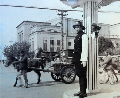 1946年，南京街头交通警察