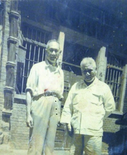 1956年，项与年（左）与莫雄重逢时合影.jpg