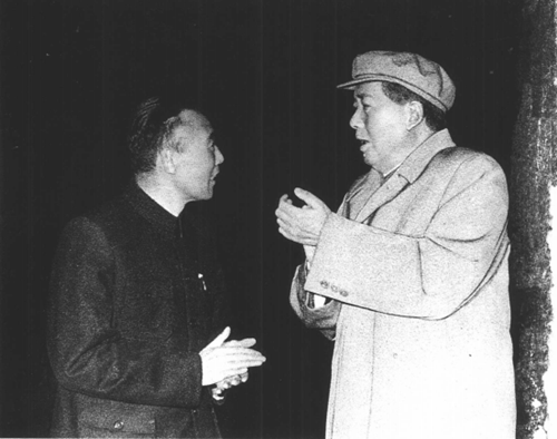毛泽东与江渭清（摄于1956年）.png