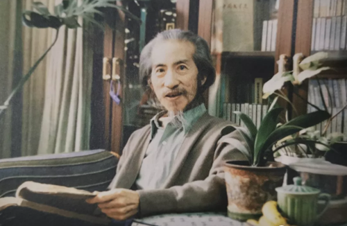 20世纪90年代，黄翔鹏在家中书房.png